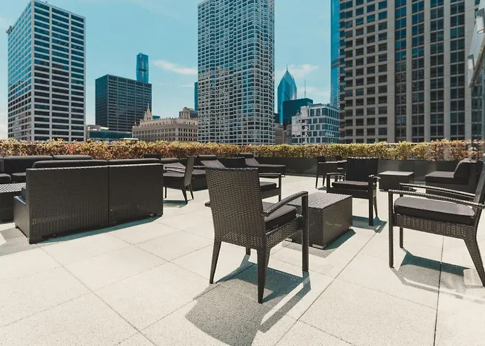 Blueground River North Pool Doorman Wd Chi-1092