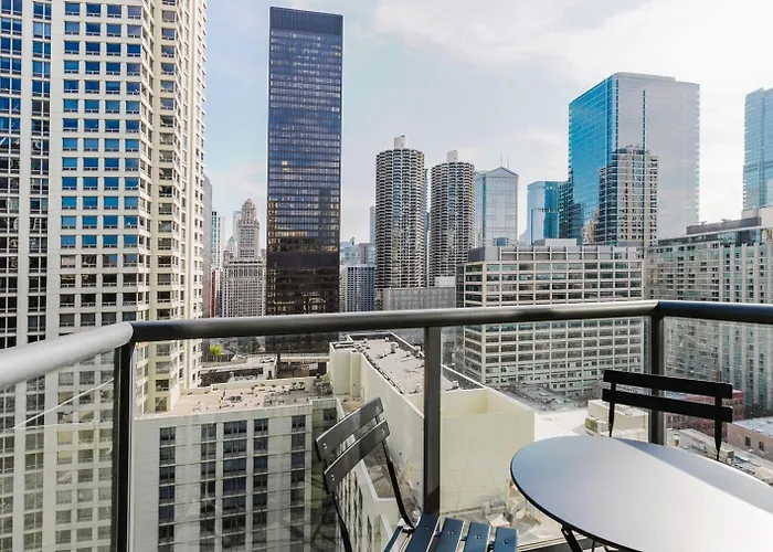Blueground River North Pool Doorman Wd Chi-1092